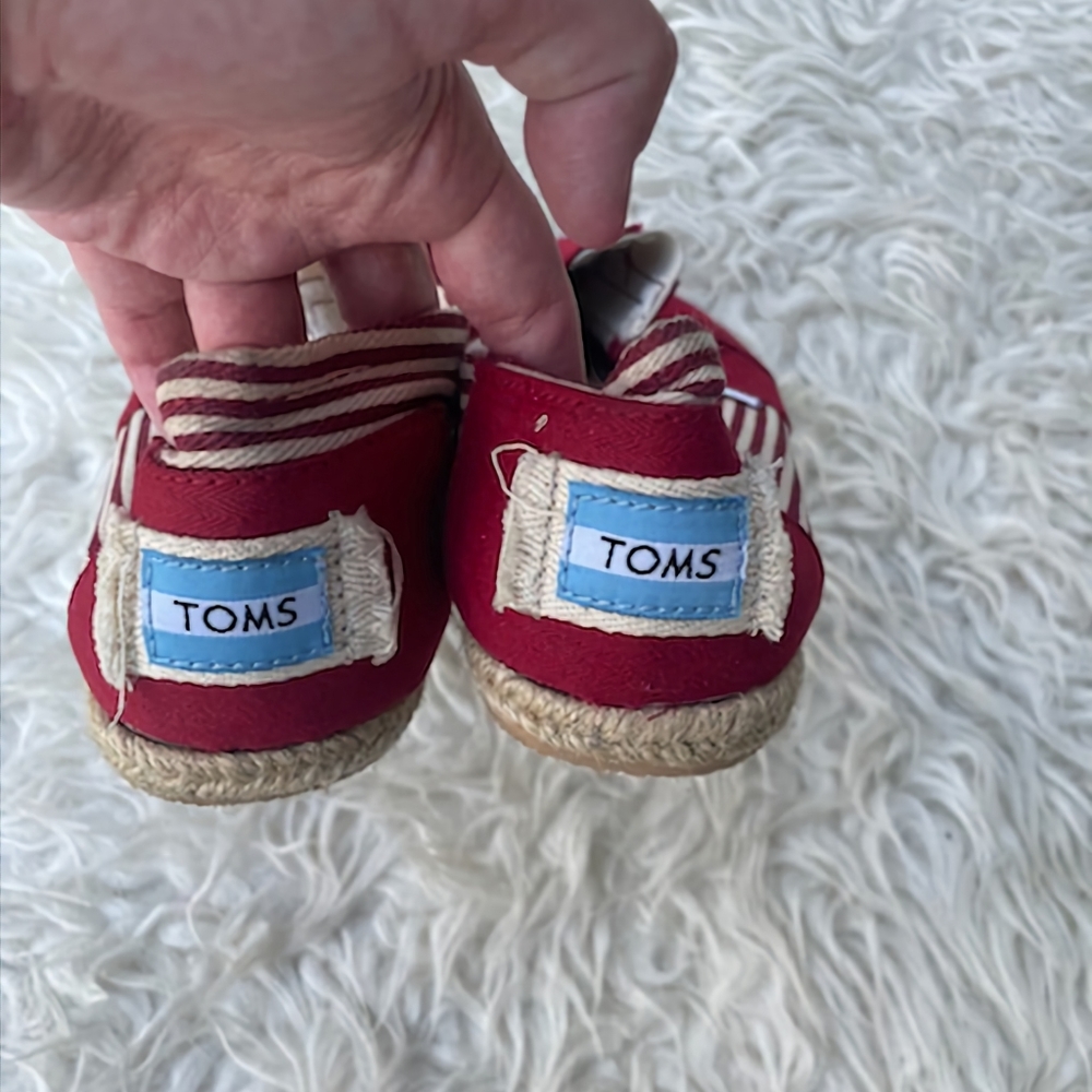 TOMS Classics - Picture 3 of 5